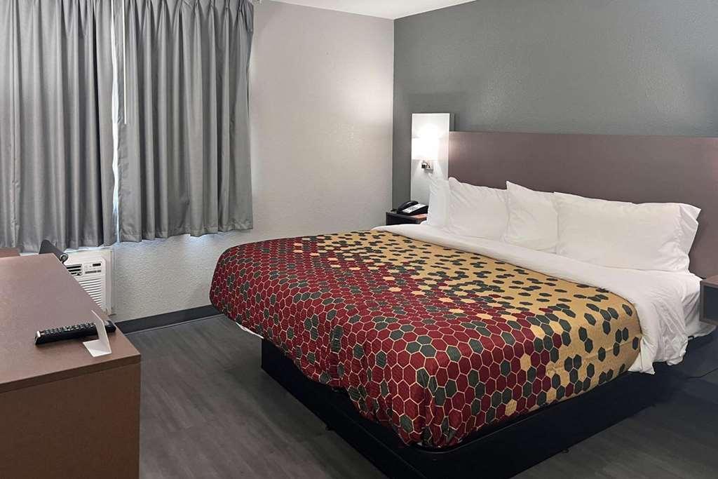 Econo Lodge Portage Room photo