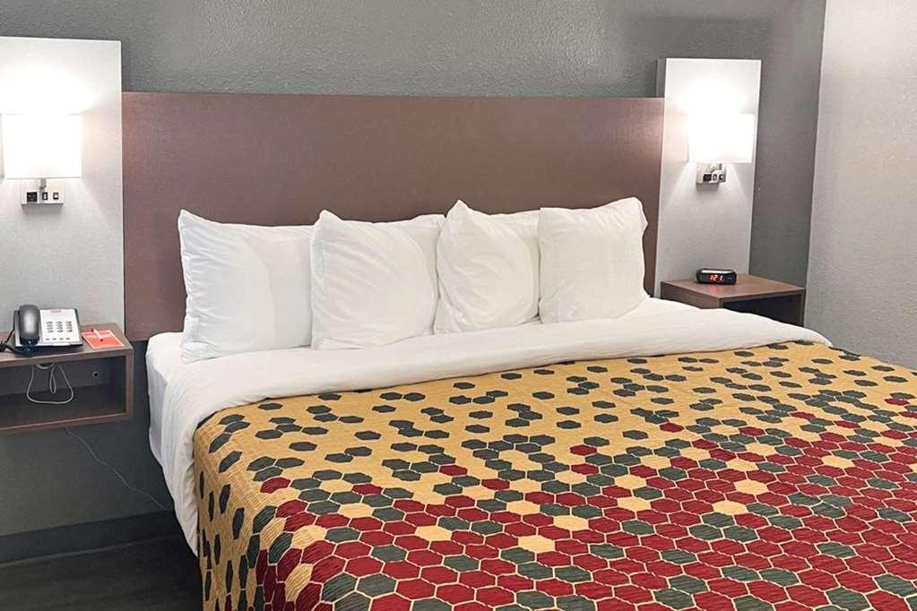 Econo Lodge Portage Room photo