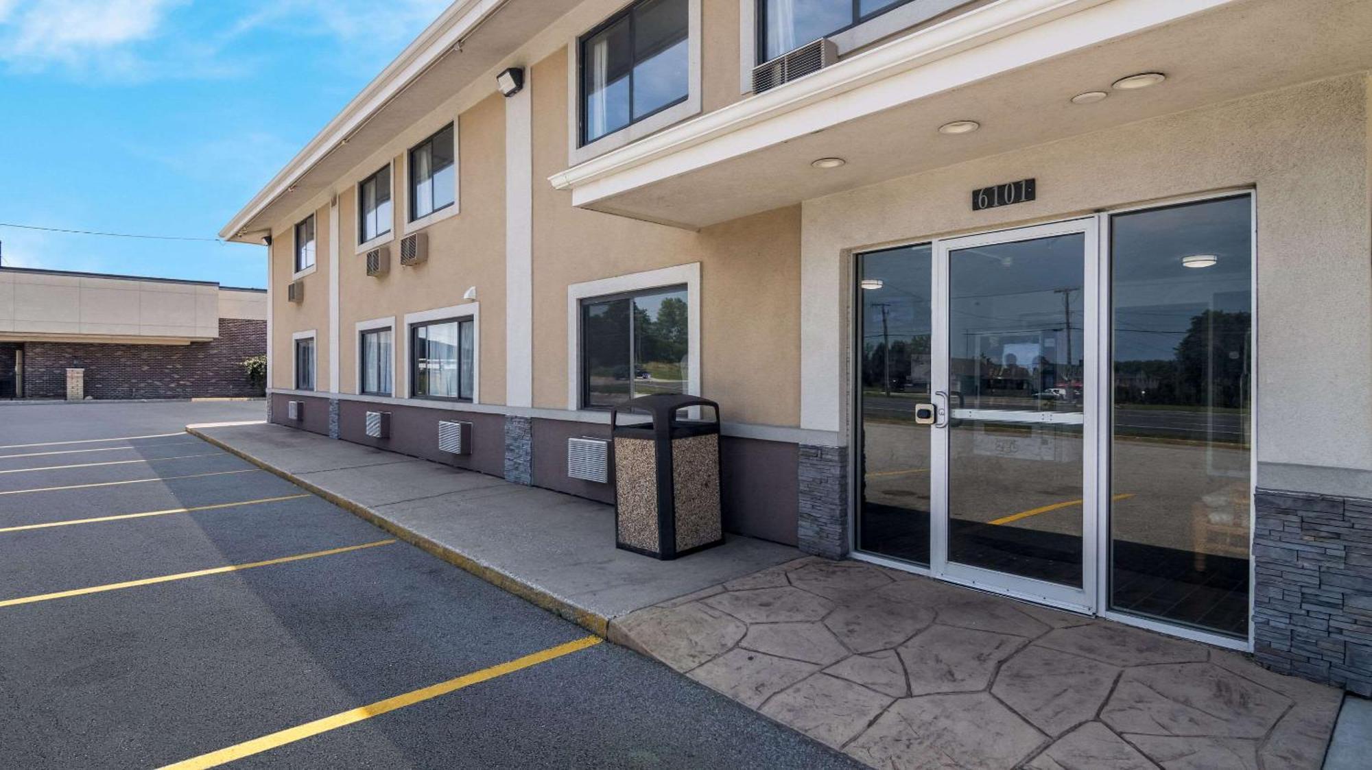 Econo Lodge Portage Exterior photo